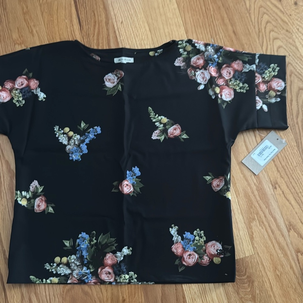 NWT Albion boss crop tee size small black rose